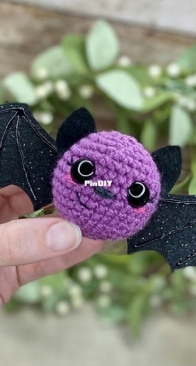 Serendipity Design - Amanda Ray - Amigurumi Ball or Bat - Free