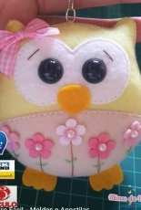 Mimos da Laura - Corujinha / Owl Felt Pattern - Portuguese - Free