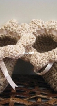Mon Petit Violon - Vita Apala - Baby booties