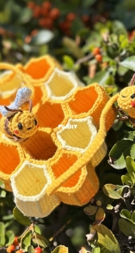 Candy Yarn Shop - Kseniia Semeliak - Popping Bees Memory Game