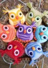 Moji Moji Design - Janine Holmes - Nesting Rainbow Owls - French- Free