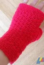Lacy Texture Fingerless Gloves by Lea Bronnenkant/Lea67000 Designs - English
