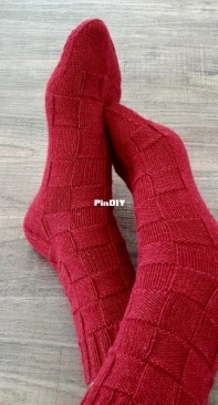 MEZ GmbH - Schachenmayr R0449 Chessmaster Socks by Christian Mattausch- English, German, Dutch - Free