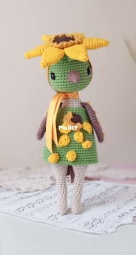 Spirit of Toys - Oksana Ozgench - Sunflower Bird