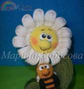 Mariska Barisova - Daisy and bee  - Spanish - Translated
