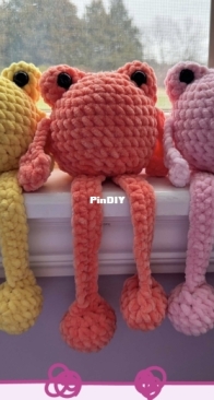 Zommbas Crochet Cuties - April Heien - Frank the Froggy