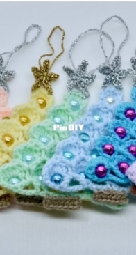 Hugles - Mira - Crochet Christmas tree