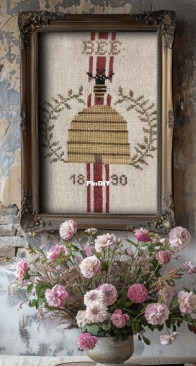 The Queen Bee Bee Grain Sack