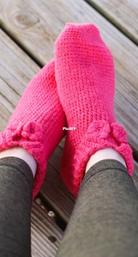 KnitCrate Inspirations - Mommy Loves Yarn - Liz Salazar - In Bloom Ankle Socks