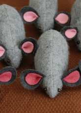 Abby Glassenberg- Felt Mice Ornaments- free