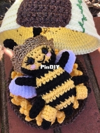 Laura Loves Crochet - Laura Sutcliffe - Bee and Beehive Playset