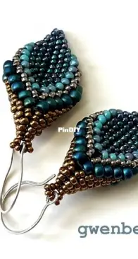 Petal Pendant and Earrings, Beaded with Cellini Peyote Stitch by gwenbeads
