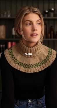 Pigeon Pot Faux Turtleneck by Ellen Furderer - Järbo Paris, London, Berlin AW2025 - English, Dutch, Swedish - Free