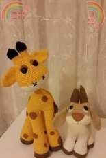 giraffe flick and his friend goat