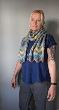 Bluebird and Daisy- Tracey Driver - Granny Scarf - Free