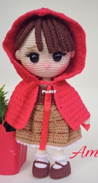 Amiville - Sarah Hafez - Red Riding Hood - Caperucita Roja - Spanish