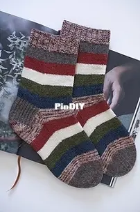 Veselka Socks by Anna Radchenko - WoollyWood Design