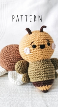 E.M.I. Creations - Emi Creations by Chloe - Chloe Yuen - Bentley "Benny" the Bee - English