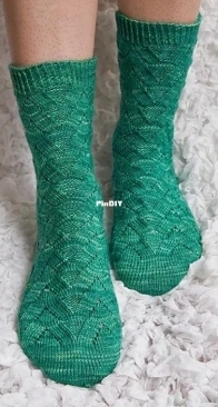 Monkey Socks Pattern - Alexandra Bracewell - Cookie A - Free