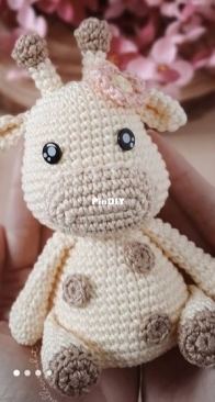 Elles Crochet - Dielle Ioris - Giselle the giraffe - Giselle a girafinha - Portuguese - Free