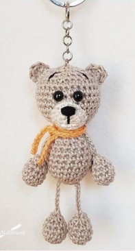 Niks Nadelwelt - Nikola Holk-Stenglein - Little bear Bjorn keyring - Taschenbaumler Bärchen Björn - German