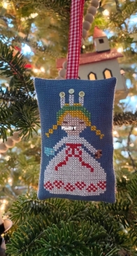 Wee Wonderfuls - St Lucia's Day X-Stitchette - Free