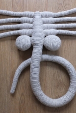 Cindy de Vries - Alien Facehugger - Free