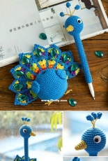 Susuyarn -  Peacock Pen Holder - Portuguese - Translated