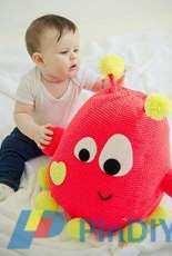 Coatscrafts - Fuinha the little monster and Brigite the little monster - Portuguese - Free