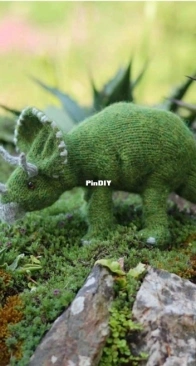 Triceratops - Claire Garland - Dot Pebbles - Free