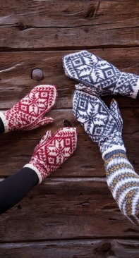 Sirapssnitt mittens by Birger Berge - German - Free