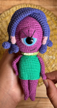 Sienna Handmade - Lilian Sandoval - Celia - English Translated
