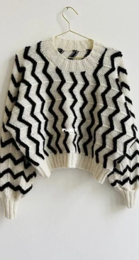 Thierry Sweater by Johanna Gehrisch - Kolibri - English, Danish, Dutch, French, German