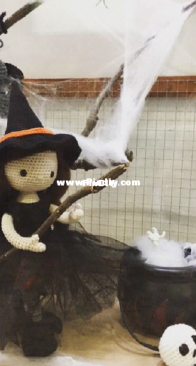 Molan Mis Calcetas - Witch Lau - Spanish - Free