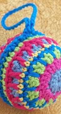 Bauble with leftover yarn