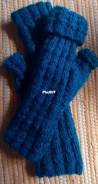 Angram Mitts by Abigail Collins - Free