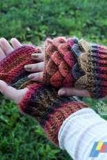 Crowned Crochet - Stephanie Soikkeli - Dragon Scale Gauntlets - Dragon Scale Fingerless Gloves