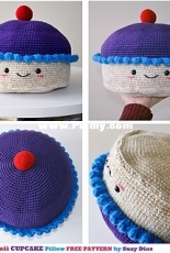 7 Robots Shop - Suzy Dias - Giant Kawaii Cupcake Pillow - Free