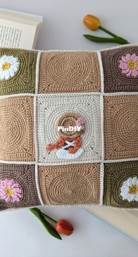 Chiacrafts - Chiara Cremon - Annie Granny Pillow - english -