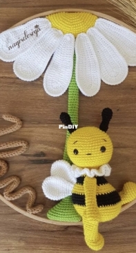 Nagis Design - Nagihan Altas - Cute Bee door ornament - Sevimli Arı kapı süsü - Turkish