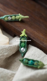 Crochet pea pod
