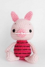 Ami Amore - Denae Mroczek - Snuggle Piglet - Spanish- Translated