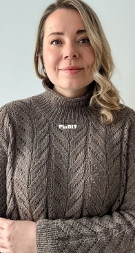 Ebba Pullover by Sari Nordlund