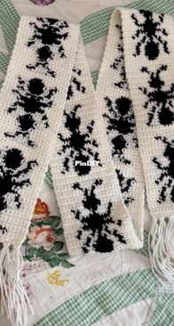 Ant Scarf