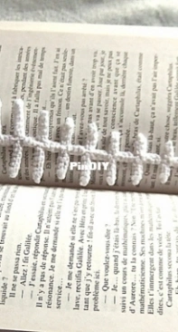 Doomyflo Crochet - Florence Besson - Fish Bookmark