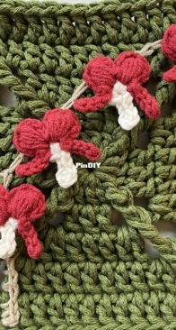 Made by Lisek - Anna Lisek - Bleeding Hearts Granny Square