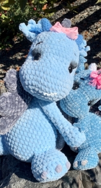 Mommy and Baby Dragons hugging!!