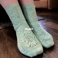 Diffraction Socks by Kelly Menzies RowRow and Kades
