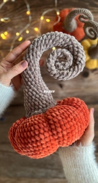 My woolly house _ burtonesque pumpkins ( 3 sizes ) _ English