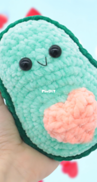 Stringy Ding Ding - Olive - Avocado with a Heart Amigurumi - Free